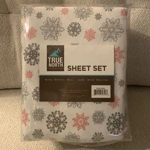 NEVER OPENED Super soft Flannel snowflake sheets!